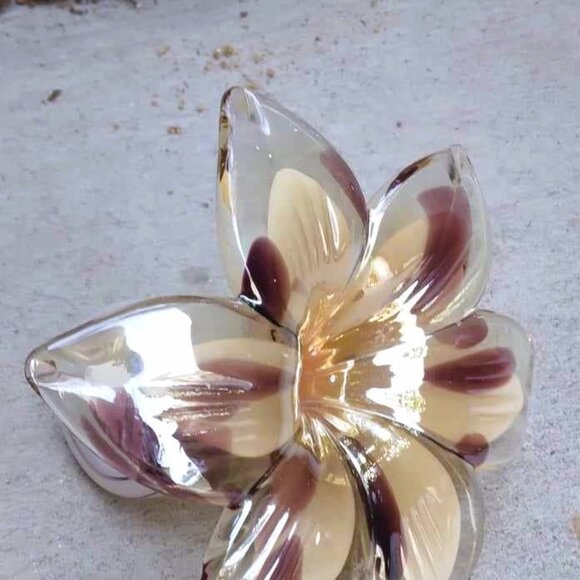 Lovely Six Petal Art Glass Hand Blown Iridescent Flower with Curled White Stem - Picture 9 of 10